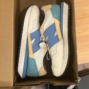 New Balance 237 Size 6 Women